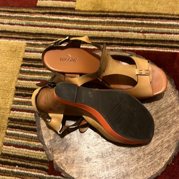 Brand new leather, Nicole wedge sandal with orange detail on the heel size 9. - Picture 3 of 3